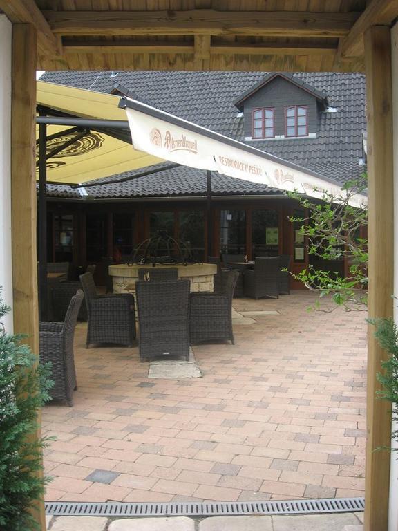Penzion U Pesiku Cerveny Kostelec Exterior photo